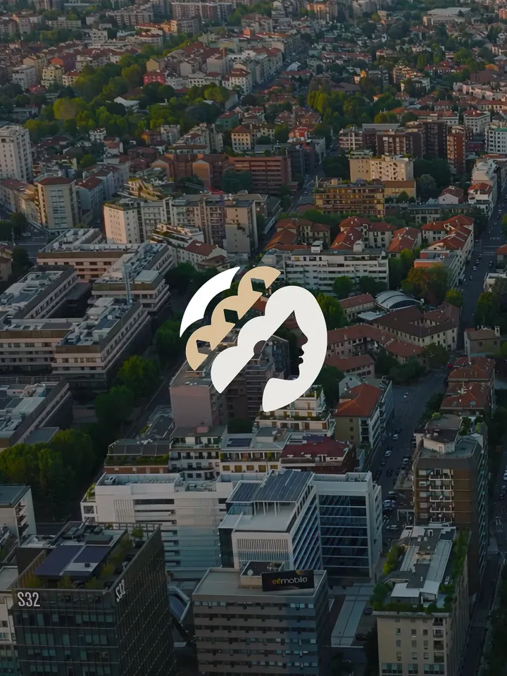 La luce di Milano entra dalla finestra, il profumo di caffè, la città che si risveglia.
Un nuovo giorno a Oriana Homèl ☕…