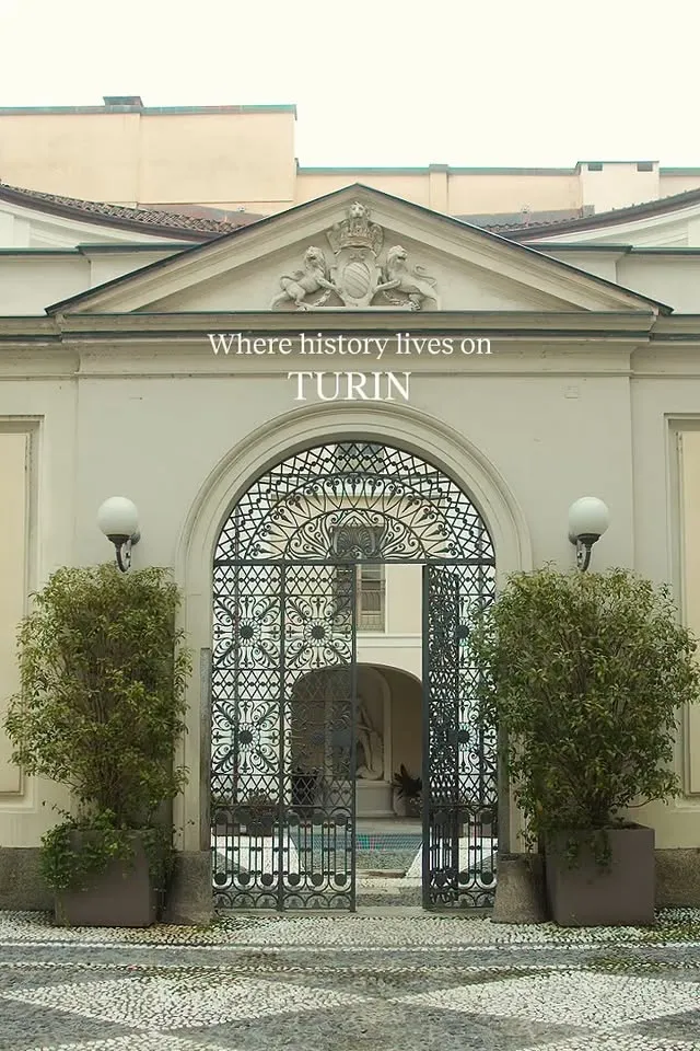🇬🇧A quiet stay inside one of Turin’s historic buildings.
Where timeless architecture meets fully renewed, modern suite…